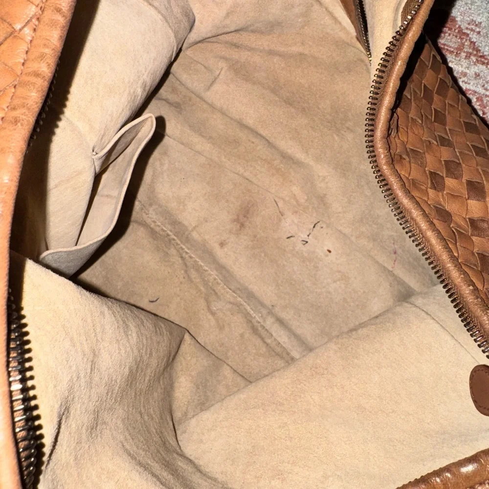 Bottega Veneta Tan Woven Shoulder Bag - Picture 4 of 8